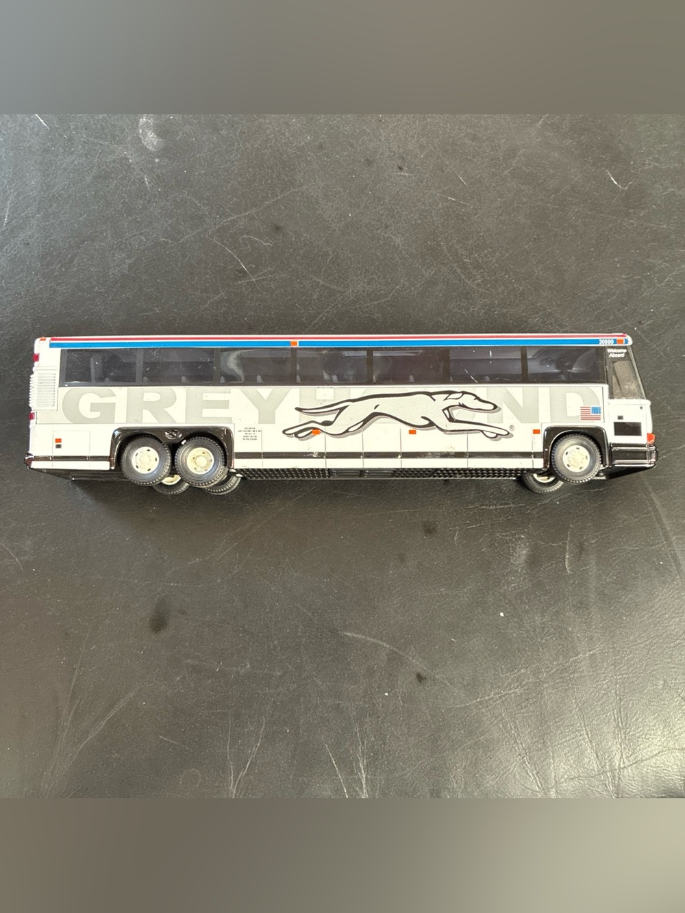 1/50 Scale corgi MCI 102 Royal Coach Greyhound Lubbock 30990.